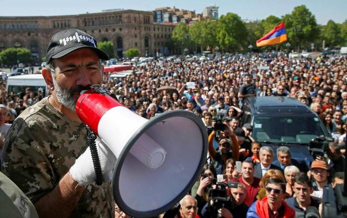 Когда потеряно уважение общества: "революция" в Армении была не "бархатной"?