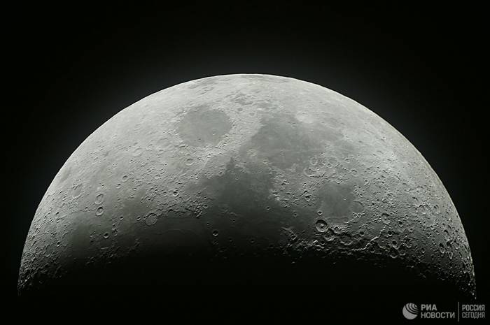 Индия вывела станцию "Чандраян-2" на орбиту Луны
