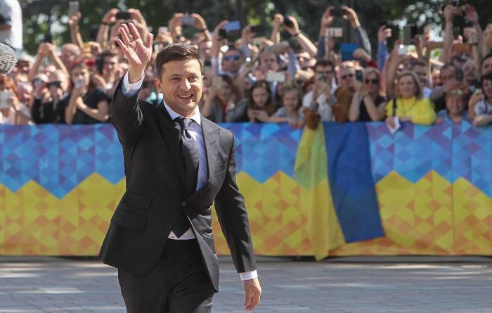 Опрос: Зеленский побил рекорд доверия среди всех президентов Украины
