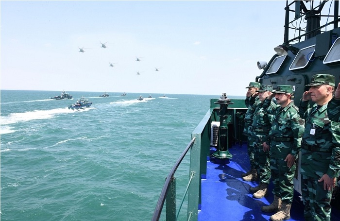 Госпогранслужба Азербайджана провела тактические учения в Каспийском море - ВИДЕО
