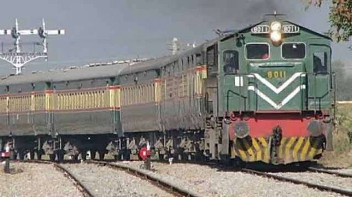 Пакистан приостановил железнодорожное сообщение с Индией