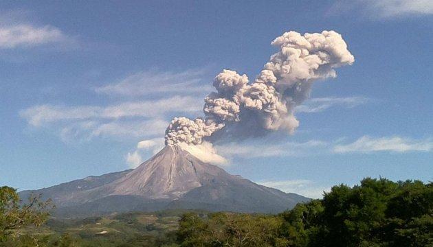 В Перу зафиксировали взрыв в кратере вулкана Убинас
