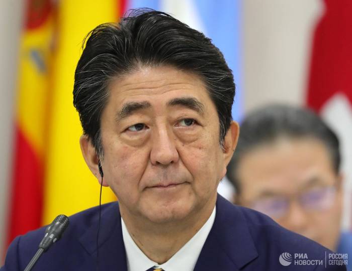 Премьер Японии намерен обсудить на G7 вопросы КНДР и Ближнего Востока
