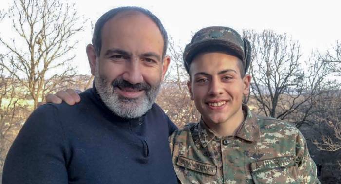 Отцовский инстинкт: Ашот Пашинян сбежал из Карабаха