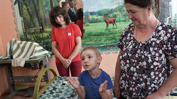 Мальчик, рассказавший об утонувшем детсаде, сделал для Путина тигренка