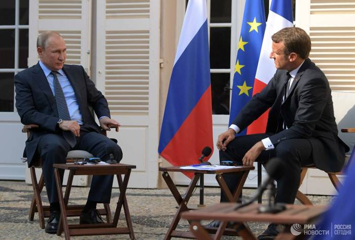 Путин и Макрон подробно обсудили отношения Москвы и Киева