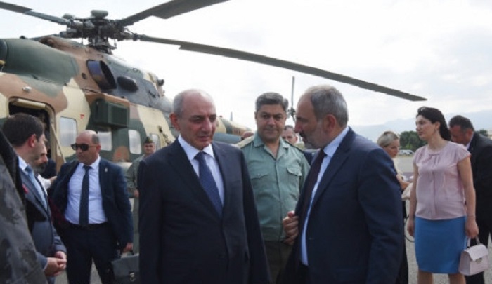 Лидер сепаратистов Kарабаха встретил в Ханкенди Пашиняна