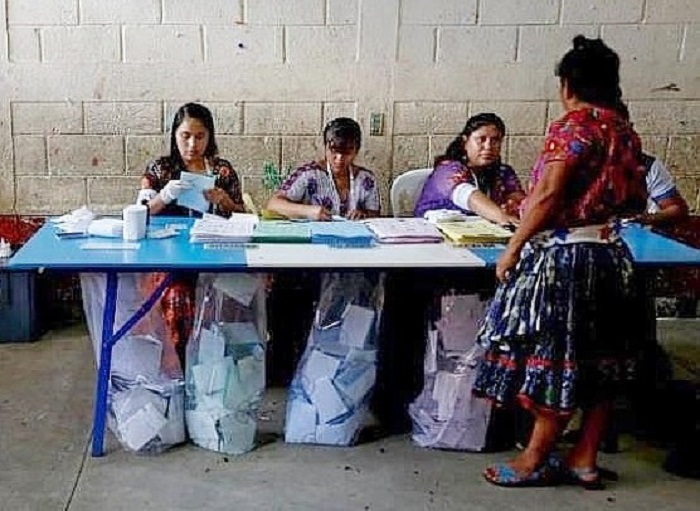 Второй тур президентских выборов начался в Гватемале

