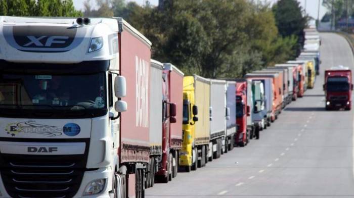 Дорожная полиция Азербайджана обратилась к владельцам и водителям грузовых машин