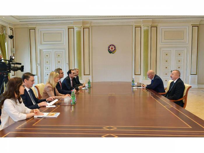 Ильхам Алиев принял делегацию во главе с вице-президентом Международной финансовой корпорации - ФОТО