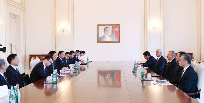 Ильхам Алиев принял председателя Постоянного комитета Всекитайского собрания народных представителей - ФОТО