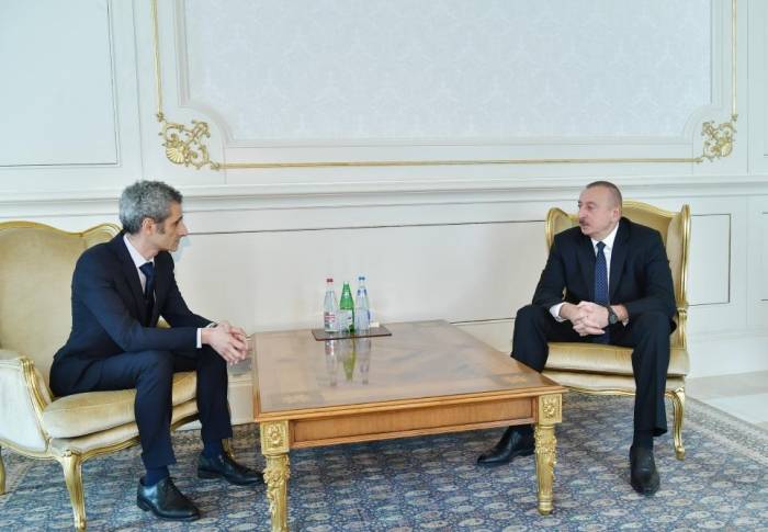 Ильхам Алиев принял верительные грамоты нового посла Франции - ФОТО
