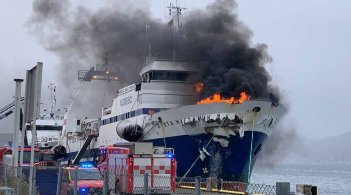 Российский траулер загорелся в норвежском порту