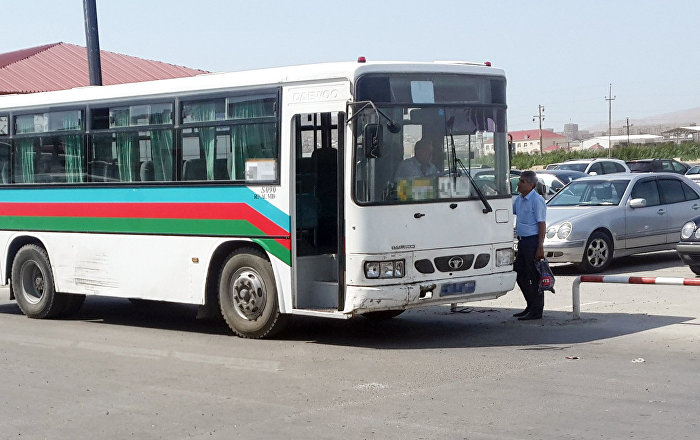 В Баку, после жалоб пассажиров, объединены два автобусных маршрута 