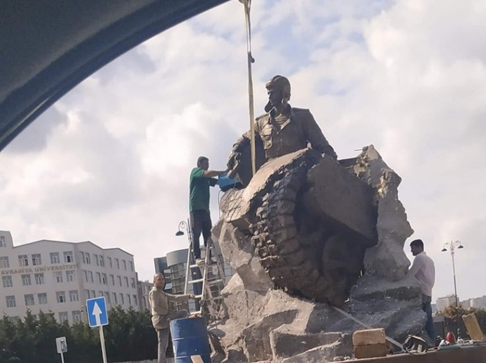 В Баку установлен памятник Альберту Агарунову
