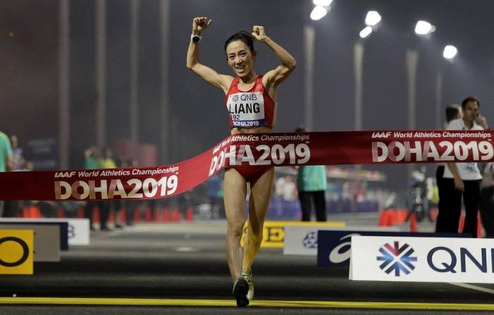 Китаянка Лян Жуй завоевала золото чемпионата мира в ходьбе на 50 км
