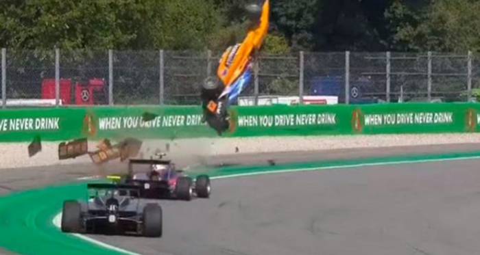 Гонщик попал в страшную аварию на Гран-при Италии