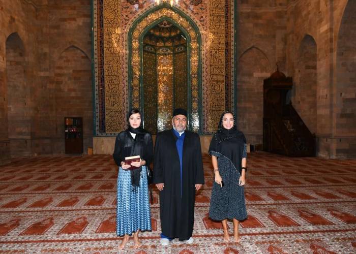 Первый вице-президент Мехрибан Алиева побывала в шамахинской Джума-мечети -  ФОТО