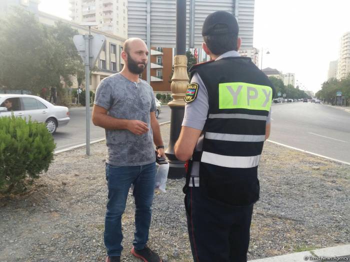 В Баку продолжаются профилактические меры пеших нарядов дорожной полиции
