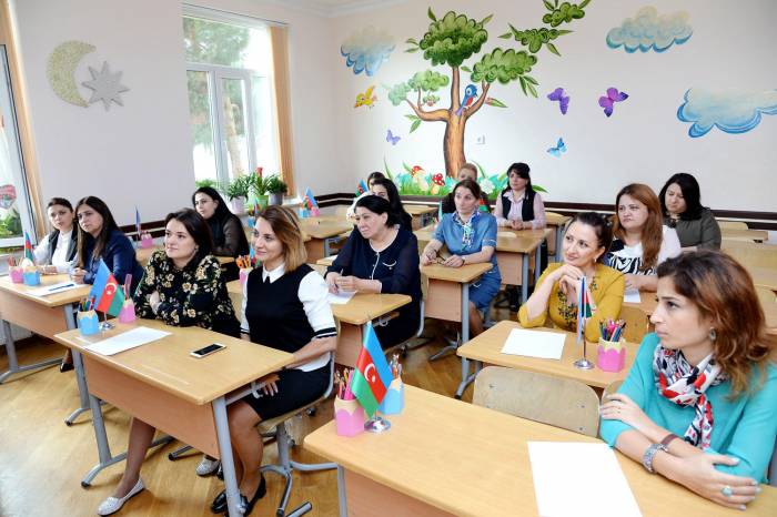 В Азербайджане для учителей пройдут тренинги по совершенствованию английского языка
