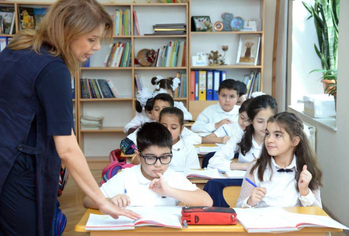 В школы Азербайджана принято почти 1,6 тыс. учителей
