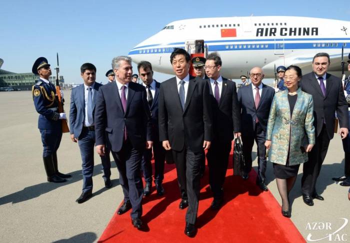 Председатель парламента Китая прибыл с официальным визитом в Азербайджан