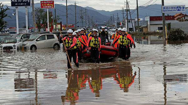 Число жертв тайфуна в Японии возросло до 73 человек
