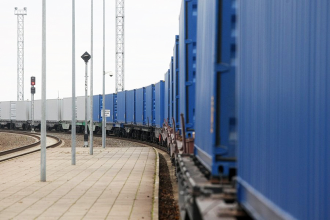 Продолжается транспортировка крупных грузов по железной дороге БТК