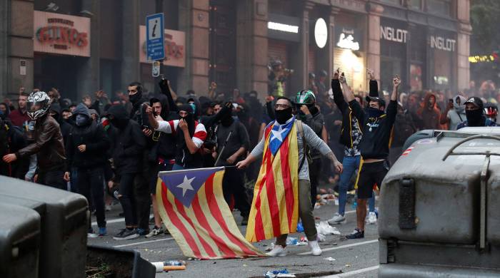 В Барселоне митингующие напали на стрингера Ruptly
