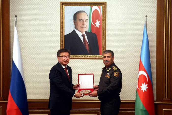 Министр обороны Азербайджана встретился с главным военным прокурором России