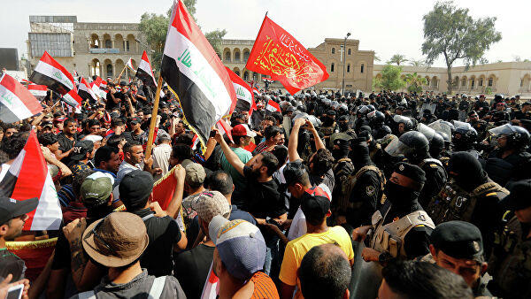 В Багдаде возобновились столкновения демонстрантов с полицией
