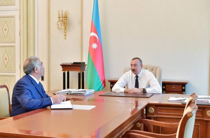 Ильхам Алиев: Межпоселковые и внутрипоселковые дороги Баку должны быть отремонтированы, проложены новые дороги