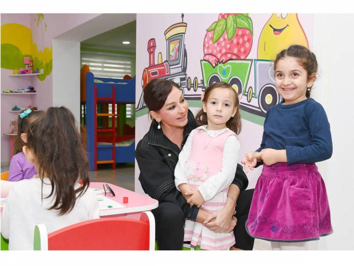 Мехрибан Алиева побывала в яслях-детском саду номер 64 в Наримановском районе Баку - ФОТО