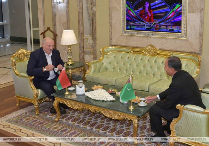 Лукашенко в Ашхабаде принимает участие в саммите СНГ