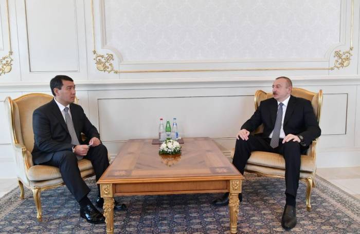 Ильхам Алиев принял верительные грамоты нового посла Казахстана - ФОТО