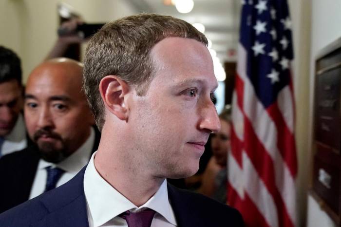 Цукерберг рассказал, как Facebook регулирует информацию о коронавирусе
