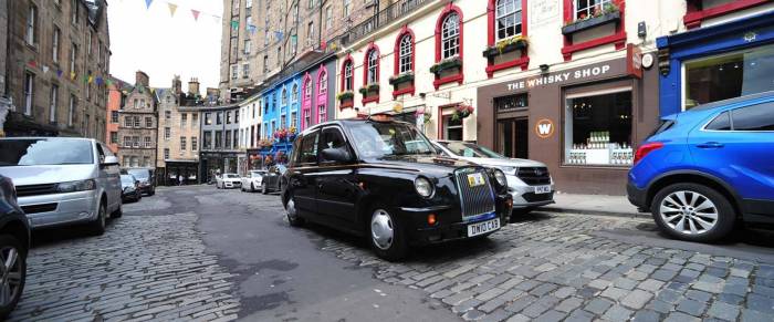 В Шотландии мужчина заснул в такси и оказался на другом конце страны

