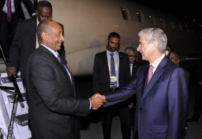 Президент Судана прибыл в Азербайджан
