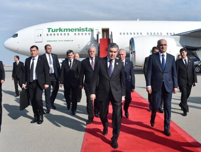 Президент Туркменистана прибыл в Азербайджан - ФОТО
