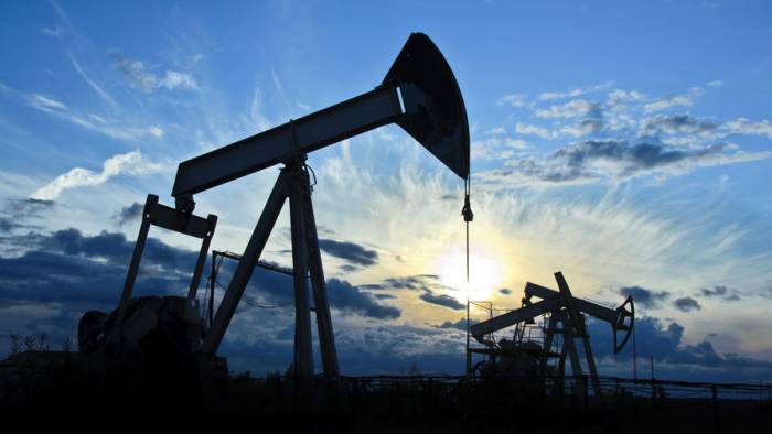 Треть мировых запасов нефти находится под санкциями США