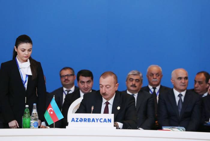 Ильхам Алиев участвует в саммите в Баку - ФОТО
