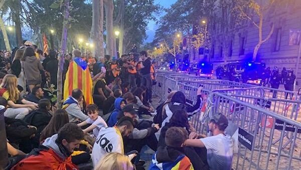 В Каталонии 13 человек задержали во время ночных беспорядков

