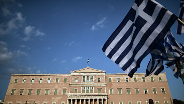 Парламент Греции принял закон, направленный на выход страны из кризиса
