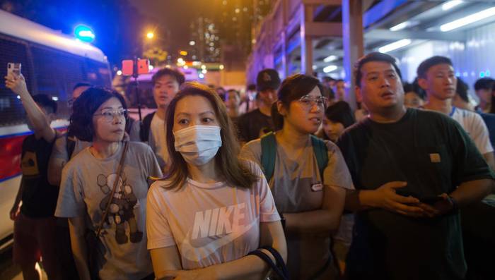 Полиция Гонконга задержала более 200 участников уличных беспорядков