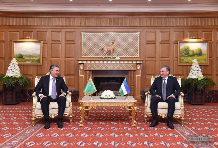 Глава Узбекистана провел встречи с президентами Туркменистана и Молдовы
