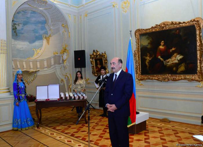 В Баку состоялась торжественная церемония награждения деятелей культуры  - ФОТО
