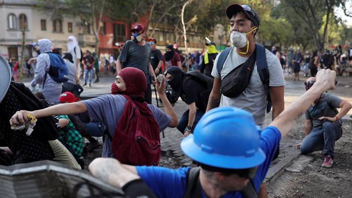 В ходе беспорядков в Чили пострадали более 2200 полицейских
