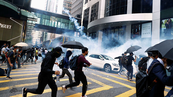 МИД Китая призвал Великобританию не вмешиваться в дела Гонконга
