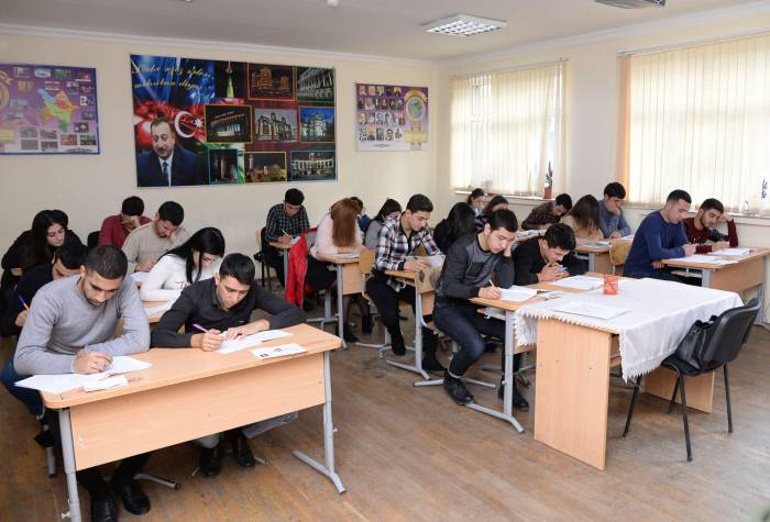 В Азербайджане пройдут экзамены экстерном для лиц без полного и неполного среднего образования
