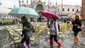 Мэр Венеции заявил о миллиардном ущербе из-за наводнения
